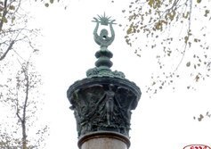 Колонна 50-летию основания Академии художеств