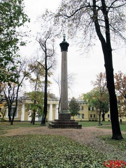 Колонна 50-летию основания Академии художеств