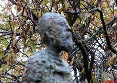 Памятник Косте Хетагурову в саду Академии Художеств