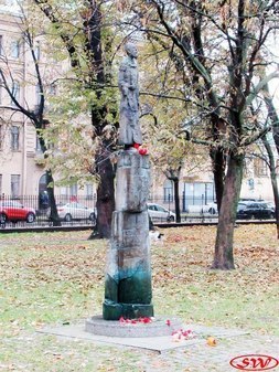 Памятник Косте Хетагурову в саду Академии Художеств