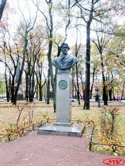 Памятник В.И. Сурикову в Румянцевском саду