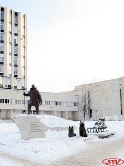 Памятник «Первопроходцам и исследователям Арктики»