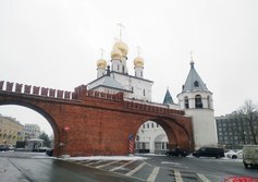 «Кремлёвская» стена в Санкт-Петербурге