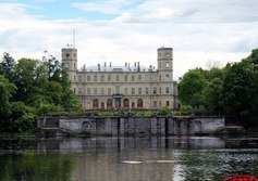 Большая терраса-пристань в Гатчинском парке