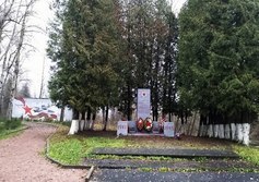 Братская могила воинов РККА в д. Лукаши