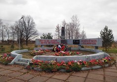 Братская могила советских воинов и местных жителей в д. Пудомяги