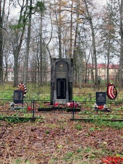 Братская могила советских воинов в пос. Сельцо