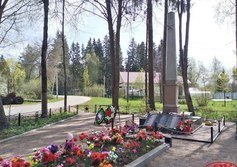 Братская могила советских воинов в пос. Кобринское