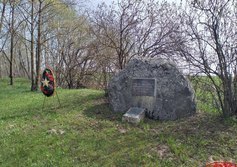 Памятный знак на рубеже обороны 267-го ОПАБ