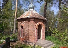 Склеп-памятник первым учительницам в Куровицах