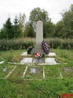 Братское кладбище советских воинов в д. Лялицы