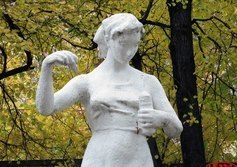 Девушка-Прядильщица