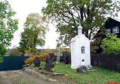 Часовня Всех Святых и старинные каменные кресты в пос. Беседа