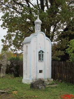 Часовня Всех Святых и старинные каменные кресты в пос. Беседа