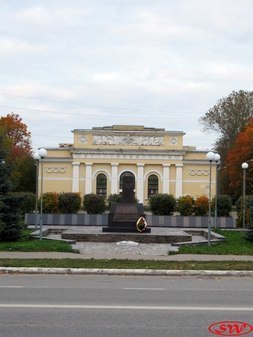  Здание манежа в Кингисеппе