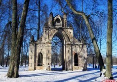 Готические ворота в усадьбе Демидовых Тайцы