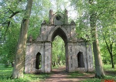 Готические ворота в усадьбе Демидовых Тайцы