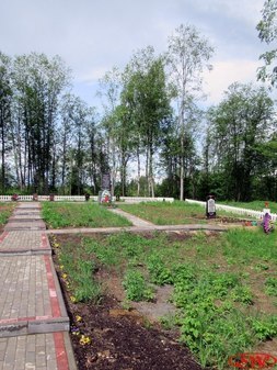 Братское кладбище пограничников и советских воинов