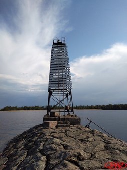 Маяк Сайнасаари в бухте Далёкая