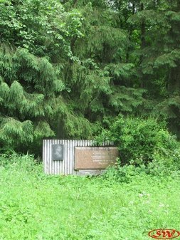 Памятник К.Ф. Рылееву в усадьбе Батово