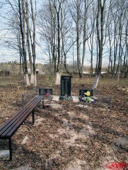 Братская могила и памятник землякам в Кайболово