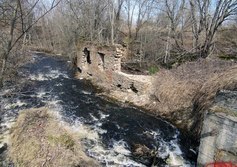 Руины водяной мельницы близ Кайболово