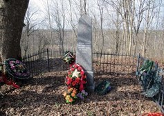 Братская могила красноармейцев в усадьбе Альбрехтов в Котлах