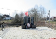 Памятник погибшим землякам в д. Пумалицы