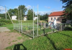 Братская могила и памятник землякам в д. Мошковые Поляны