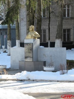 Памятник З.Г. Колобанову в Новом Учхозе