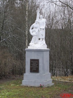 Братская могила советских воинов в Рождествено