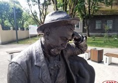 Гатчинский дворик с памятником А.И. Куприну