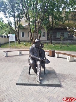 Гатчинский дворик с памятником А.И. Куприну