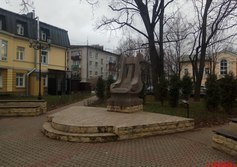 «Трон поэта» в Поэтическом сквере