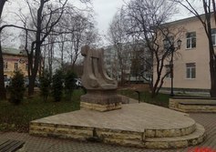 «Трон поэта» в Поэтическом сквере