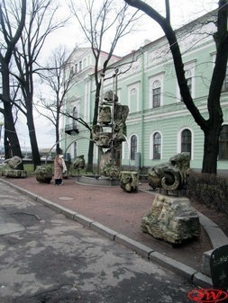 "Фонтан взлетающих камней"