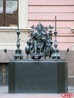 Памятник Павлу I в Михайловском замке