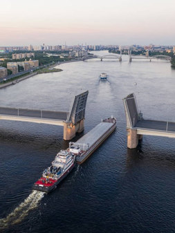 Мост Александра Невского в Санкт-Петербурге