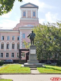 Памятник В.И. Ленину у Невского завода
