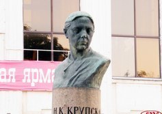 Памятник Крупской у ДК Текстильщиков