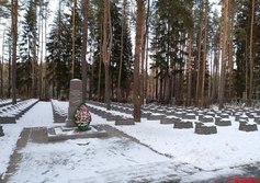 Братское захоронение советских воинов на Песочинском кладбище