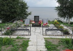 Памятник воинам-землякам в д. Хвалинская