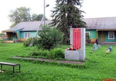 Памятник воинам-землякам в Лядинах