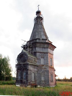 Сретено-Михайловская церковь в Красной Ляге