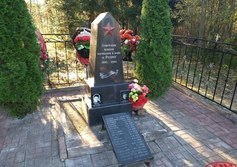 Братская могила советских воинов в пос. Токари