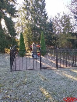 Братская могила советских воинов в пос. Токари