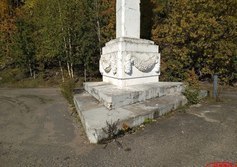 Памятник гидростроителям у Верхне-Свирской ГЭС