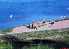 «Ладья викингов» на набережной Свири в Подпорожье