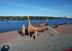 «Ладья викингов» на набережной Свири в Подпорожье