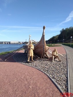 «Ладья викингов» на набережной Свири в Подпорожье